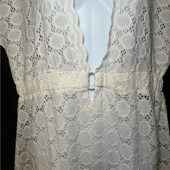 J Valdi Woman’s White Lace Swim Coverup Size XL Scalloped Bottom Deep V Neck - Picture 2 of 8